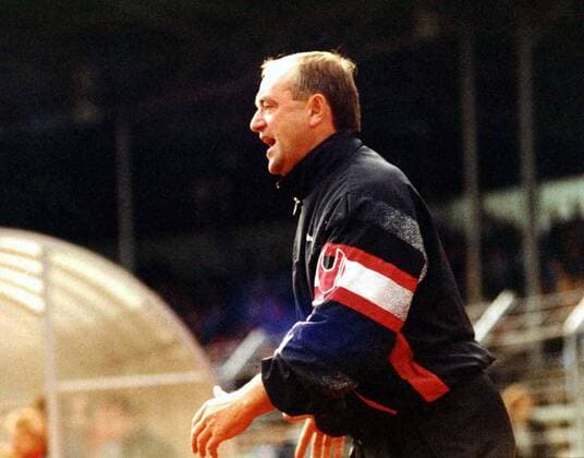 Trainer von Aue, Lindemann,erregt, Saison 1996 97 Fußball Herren Regionalliga Nordost, FC Erzgebirge Aue-Reinickendorfer Füchse 1:0 Einzelbild Aue