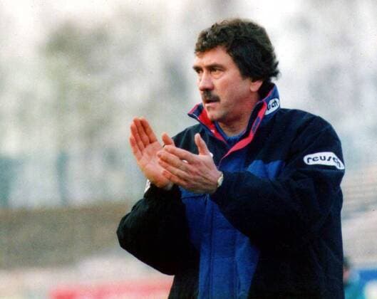 Trainer Schädlich (Zwickau) klatscht in die Hände, Dezember 1996 Fußball 2. BL Herren FSV-Fortuna Köln Einzelbild Westsachsenstadion Zwickau