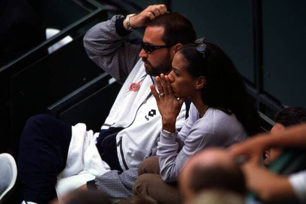 Barbara Becker mit Coach de Palmer unter den Zuschauern eines Boris-Matches Tennis Herren Gerry Weber Open, Juni 1997 Gruppe Halle Spannung,