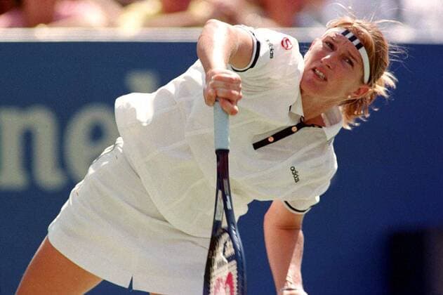 Steffi Graf beim Aufschlag Tennis Damen Grand Slam; US Open, Hartplatz Einzelbild Flushing Meadow New York Dynamik, Kraft,
