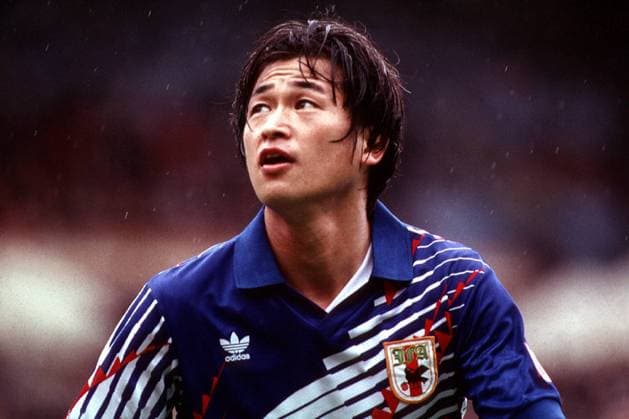 Miura Kazu Kazuyoshi beobachtet eine Aktion Fußball Länderspiel Herren Nationalmannschaft, Länderspiel, Einzelbild Konzentration, Spannung,