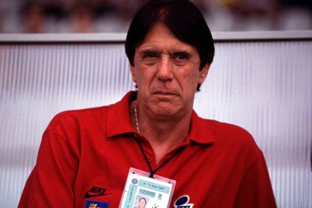Coach Cesare Maldini Fußball Länderspiel Herren Nationalmannschaft, Länderspiel, Einzelbild Konzentration, Nachdenklichkeit, Skepsis,
