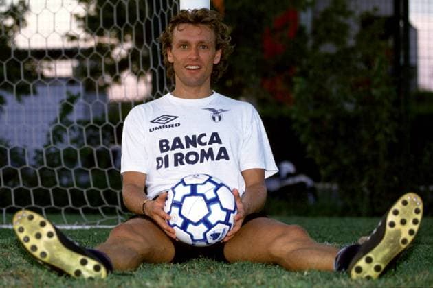 Thomas Doll im Trikot von Lazio Rom in entspannter Pose Fußball Herren Lazio Rom, Seria A Einzelbild Freude,