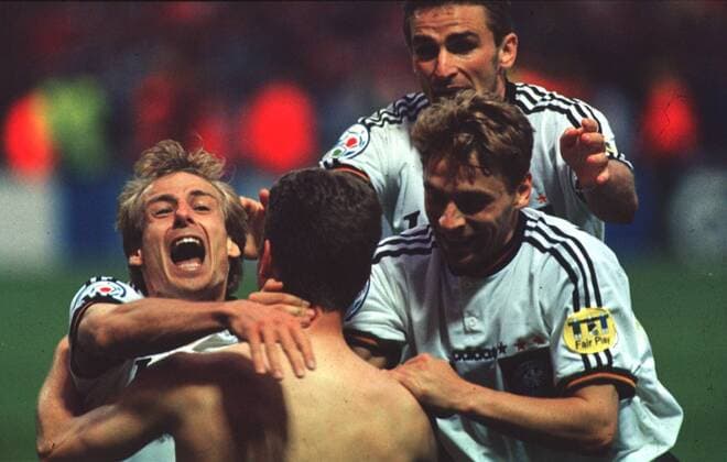 Fußball, EM Finale 1996 in London, Deutschland - Tschechien 2:1 n.V. Jubel über das Golden Goal von Oliver Bierhoff Fußball EM Herren Europameisterschaft, Finale, Deutschland - Tschechien 2:1 n.V. Gruppe Wembley London Glück, Begeisterung, Freude,