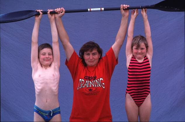 Birgit Fischer mit Sohn Ole (9) und Tochter Ulla (5) Kanu Damen Kajak, Kanu - Nationalmannschaft, K 1 Gruppe