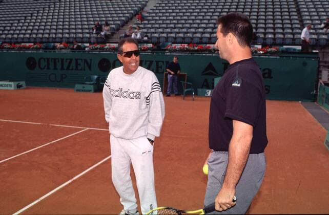 Während des Trainings: Coach Nick Bollettieri und Coach Mike de Palmer (re) im Gespräch Tennis Herren German Open 1996, ATP-Turnier, Sand Gruppe Rothenbaum Hamburg Freude,