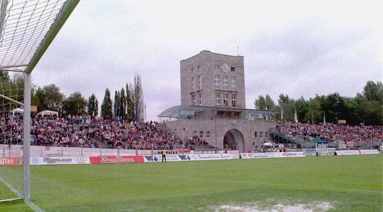 Das Westsachsenstadion in Zwickau Fußball 2. BL Herren 2. Bundesliga, Saison 1996 97, FSV Zwickau Totale Westsachsenstadion Zwickau