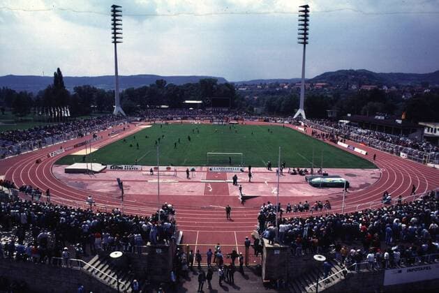 Das Ernst - Abbe - Sportfeld in Jena Fußball 2. BL Herren 2. Bundesliga, Saison 1997 98, Spielstätte Carl Zeiss Jena Totale Ernst-Abbé-Sportfeld Jena