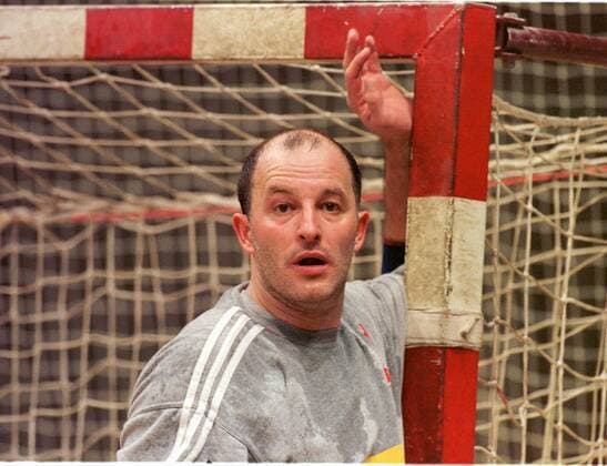 Essens Torwart Stefan Hecker konzentriert Handball 1. BL Herren Saison 1997 1998: TUSEM Essen - TBV Lemgo 27:24 Einzelbild Grugahalle Essen Konzentration,
