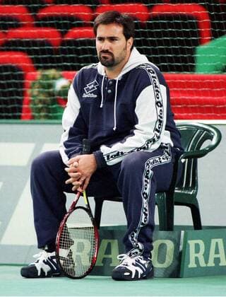Mike de Palmer, Coach von Boris Becker, verfolgt skeptisch das Spiel Tennis Herren Compaq Grand Slam Cup, Halle, Hallenboden, Hallenturnier Einzelbild München Skepsis,