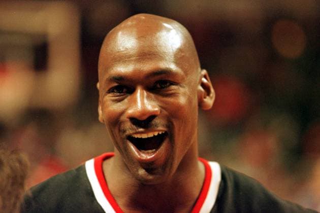 Bulls-Guard Michael Jordan lachend Basketball Herren NBA, Saison 1996 97: Chicago Bulls Porträt United Center Chicago Freude,