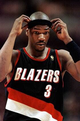 Portlands Forward Clifford Robinson richtet sein Stirnband Basketball Herren NBA, Saison 1996 97: Portland Trail Blazers Einzelbild Trailblazers Chicago Nachdenklichkeit, Komik, Konzentration,