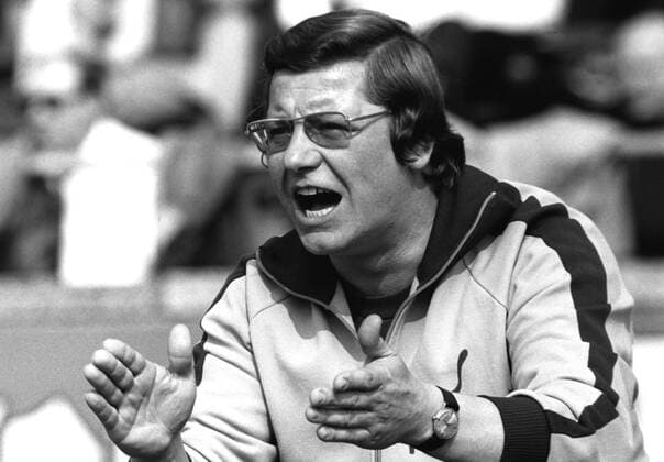 MSV - Trainer Rudi Faßnacht treibt seine Leute an Fußball 1. BL Herren 1. Bundesliga, Saison 1972 73, MSV Duisburg Einzelbild Ungeduld,