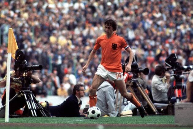 Johan Cruyff in Höhe der Eckfahne Fußball WM Herren Weltmeisterschaft 1974, Finale, Nationalmannschaft, Länderspiel, BR Deutschland - Niederlande 2:1 Einzelbild Olympiastadion München Dynamik,