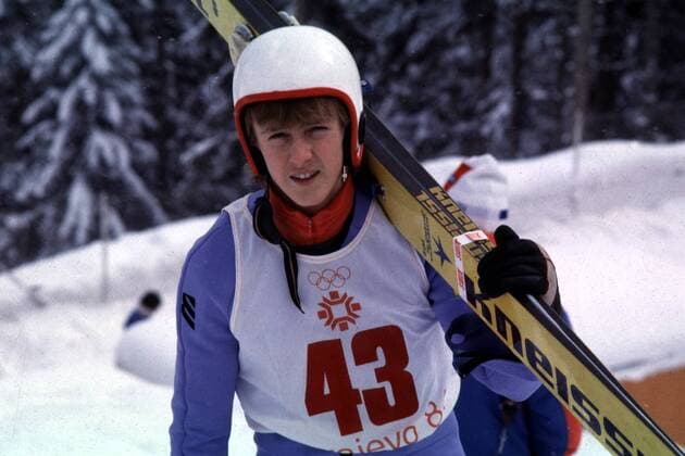 Jens Weißflog mit Ski über der Schulter Skispringen OS Winter Herren Skisprung, Ski Nordisch, Nordischer Skisport: Olympische Spiele, Winterspiele, Olympia Einzelbild Sarajevo