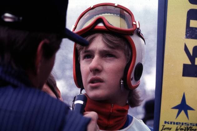 Jens Weißflog beim Interview Skispringen OS Winter Herren Skisprung, Ski Nordisch, Nordischer Skisport: Olympische Spiele, Winterspiele, Olympia Einzelbild Sarajevo Nachdenklichkeit,