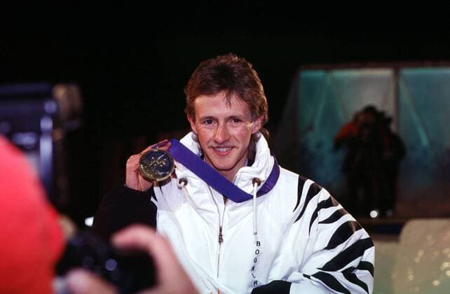Jens Weißflog mit Goldmedaille Skispringen OS Winter Herren Skisprung, Nordischer Skisport, Ski Nordisch: Olympische Spiele, Olympia, Winterspiele Einzelbild Lillehammer Freude,