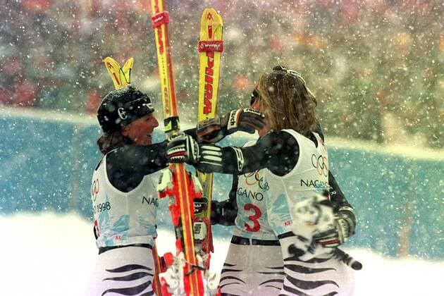 Dreifacher Triumph der deutschen Alpinen: Katja Seizinger gewinnt die Kombination vor Martina Ertl und Hilde Gerg Alpiner Skilauf OS Winter Damen Olympische Winterspiele, Spiele, Olympia, Olympiade, Kombinationsabfahrt, Ski alpin, Skisport Gruppe Happo one Hakuba Nagano Harmonie, Begeisterung, Freude, Kameradschaft,