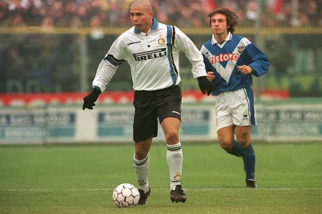 Ronaldo (li.) am Ball Fußball Herren Saison 1997 98, Seria A, Inter Mailand Gruppe Mailand