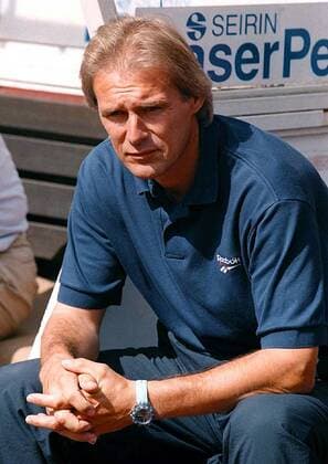 Trainer Jürgen Gelsdorf Fußball 2. BL Herren Saison 1996 97, Fortuna Köln Einzelbild Köln Nachdenklichkeit,