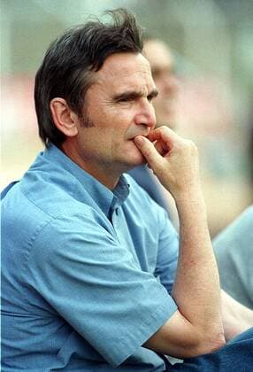 Fußball, Trainerhistorie, FSV Frankfurt Trainer Herbert Dörenberg grübelnd Fußball Herren Saison 1997 98, FSV Frankfurt Porträt Frankfurt M. Nachdenklichkeit, Skepsis,