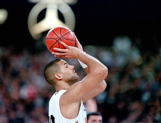 Stephen Arigbabu beim Freiwurf im Seitenprofil Basketball Qualifikation Herren EM-Qualifikation, Länderspiel, DBB, Nationalmannschaft: BR Deutschland Einzelbild Martin-Schleyer-Halle Stuttgart Konzentration,