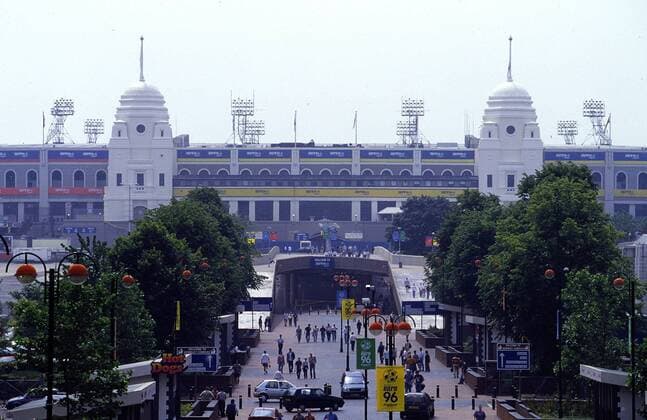 Der Eingangsbereich des Wembley Stadions Fußball EM Herren Europameisterschaft 1996, Spielstätte Totale Wembley Stadium London