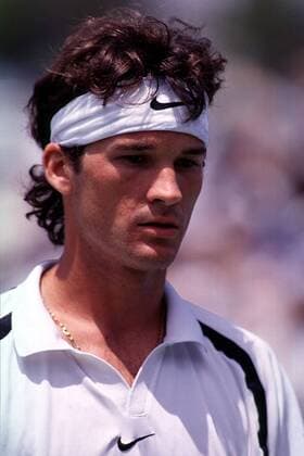 Der Spanier Carlos Moya im Porträt Tennis Herren Saison 1998: Australian Open 98, Grand Slam, ATP Tour, Tennisturnier, Hartplatz, Hardcourt Porträt Flinders Park Melbourne Konzentration,