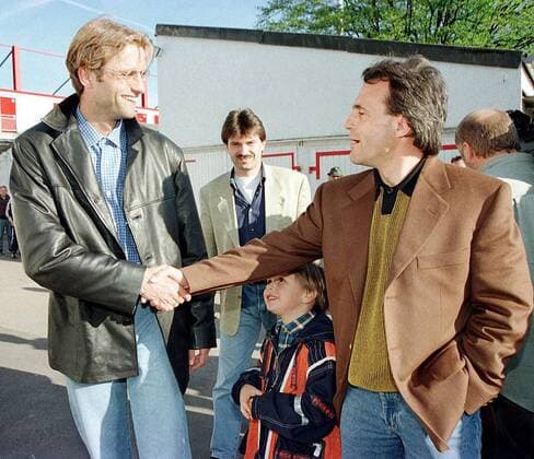 Wiedersehen macht Freude: Trainer Wolfgang Frank (re.) wird an alter Wirkungsstätte vom Mainzer Jürgen Klopp empfangen Fußball 2. BL Herren Saison 1997 1998, FSV Mainz 05 Gruppe Mainz Harmonie, Freude, Kameradschaft,