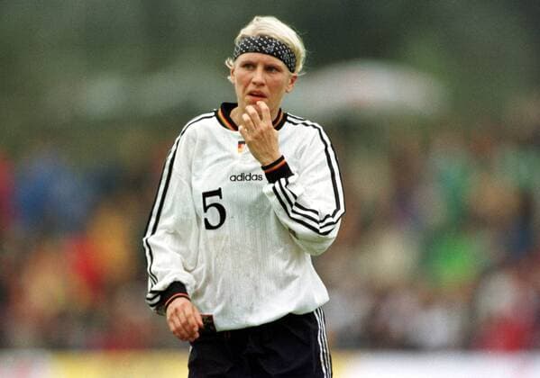 Doris Fitschen nachdenklich Fußball Qualifikation Damen WM-Qualifikation, 1998, Frauen, Frauenfußball, Länderspiel, Nationalmannschaft Porträt Rheine Nachdenklichkeit,