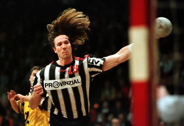 Staffan Olsson beim Torwurf Handball 1. BL Herren Saison 1996 1997: THW Kiel Einzelbild Essen Dynamik,