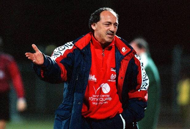 Coach Manfred Lorenz vorwurfsvoll Fußball 2. BL Herren Saison 1996 1997: FSV Mainz 05 Einzelbild Stadion am Bruchweg Mainz Verzweiflung,