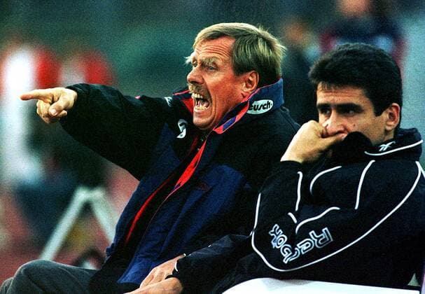 Fußball, Trainerhistorie 1. FC Lok Leipzig von 1896 bis heute Coach Sigfried Held lautstark mit Anweisungen, re. Co-Trainer Damian Halata Fußball 2. BL Herren Saison 1997 1998: VfB Leipzig Gruppe Waldstadion Frankfurt M. Wut, Nachdenklichkeit,