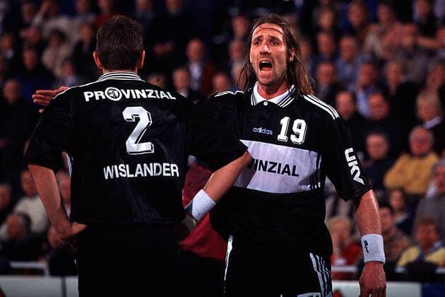 Kiels Staffan Olsson beschwert sich lautstark bei Magnus Wislander Handball 1. BL Herren Saison 1997 1998: THW Kiel Gruppe Ostseehalle Kiel Wut, Verzweiflung,