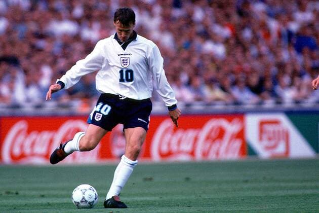 Englands Teddy Sheringham mit Ball Fußball EM Herren Europameisterschaft 1996, Länderspiel, Nationalmannschaft: England Einzelbild Wembley-Stadion London Dynamik,