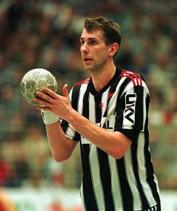 Magnus Wislander mit Ball Handball 1. BL Herren Saison 1997 1998: THW Kiel Einzelbild