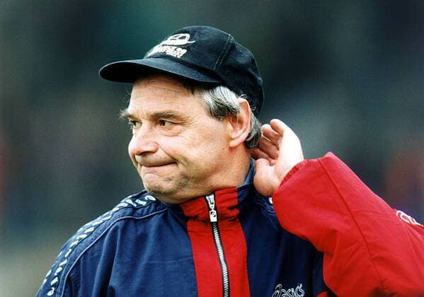 Coach Willi Ente Lippens verzweifelt Fußball Herren Regionalliga West Südwest, Saison 1997 1998: SC Rot-Weiß Essen, RW Einzelbild Willy Essen Verzweiflung, Enttäuschung,