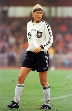 Doris Fitschen Fußball Länderspiel Damen Frauen, Frauenfußball, Nationalmannschaft 1998: BR Deutschland Einzelbild Skepsis,