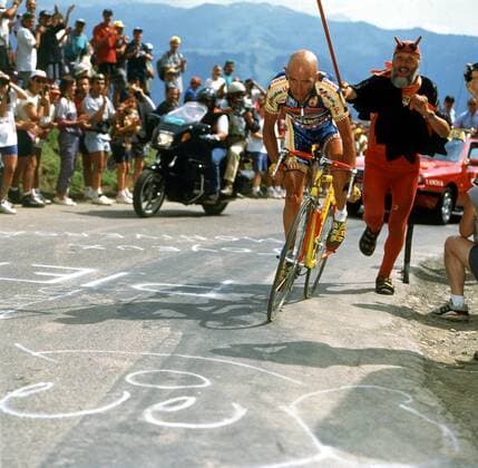Der Italiener Marco Pantani während der 15. Etappe Radsport Herren Tour de France 1997, Courchevel - Morzine, Straßenradsport, Radrennsport, Straßenrennen Einzelbild Dynamik, Anstrengung,