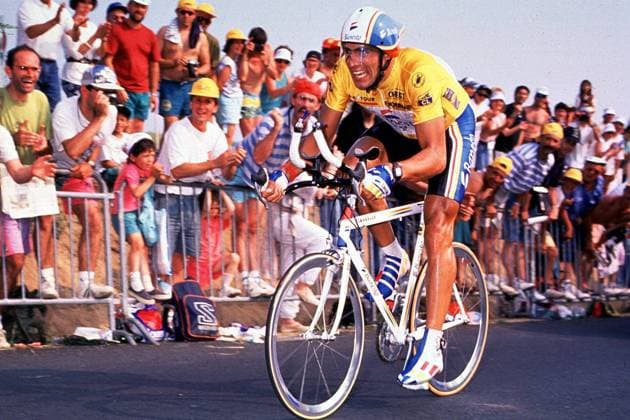 Der Spanier Miguel Indurain (Team Banesto) auf der Strecke Radsport Herren Tour de France 1993: Radrennsport, Radrennen, Straßenradsport, Straßenradrennsport, Straße Einzelbild Le Puy du Fou Anstrengung, Dynamik,
