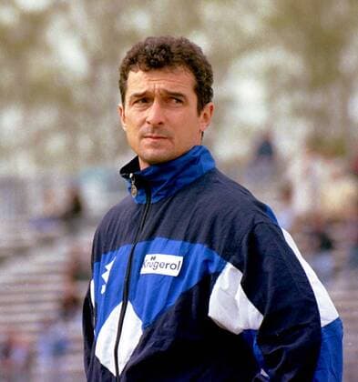 Coach Hans-Uwe Pilz nachdenklich Fußball 2. BL Herren Saison 1997 1998: FSV Zwickau Einzelbild Westsachsenstadion Zwickau Skepsis, Nachdenklichkeit,