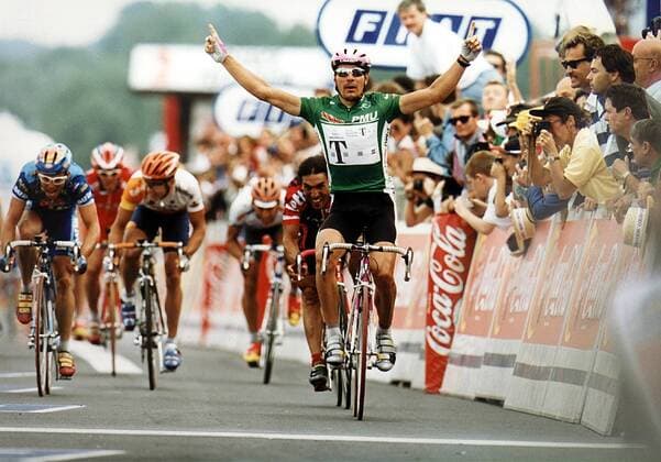Erik Zabel (Deutschland) gewinnt die 3. Etappe der Tour de France 1997 vor Djamolidin Abdoujaparov (Usbekistan) Radsport Herren Tour de France 1997, Straßenradsport, Straße, Rad, Aufmacher, Vdia Gruppe 3. Etappe: Vire - Plumelec Überlegenheit, Freude,