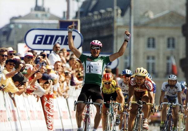 Etappensieger Erik Zabel (Deutschland) jubelnd im Ziel Radsport Herren Straßenradsport, Profi, Profis, Straße, Radrennen, Rad, Straßenrennen 1997 Gruppe Dynamik, Freude, Überlegenheit,