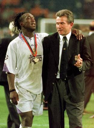 Trainer Jupp Heynckes (re.) und Clarence Seedorf liegen sich jubelnd in den Armen Fußball EC 1 Herren Champions-League Finale 1998 Real Madrid (Spanien), Endspiel, Finalspiel, Landesmeister Gruppe Arena Amsterdam Freude, Kameradschaft,