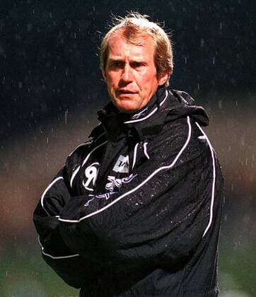Hannovers Coach Reinhold Fanz im Regen Fußball Herren Saison 1997 1998, Regionalliga, Nord: Hannover 96 Porträt Mommsenstadion Berlin