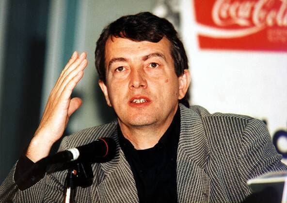DFB-Pressesprecher Wolfgang Niersbach auf der Pressekonferenz Fußball WM Herren Weltmeisterschaft 1998, Trainingslager, Nationalmannschaft, Nationalteam, PK Einzelbild Nizza