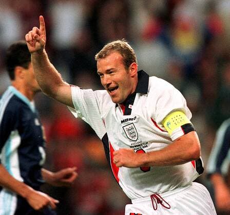Alan Shearer (England) jubelt nach seinem Tor zum 1:1 Fußball WM Herren Weltmeisterschaft 1998, Nationalmannschaft, Nationalteam, Nationaltrikot, Achtelfinale, Länderspiel Einzelbild Stade Geoffroy Guichard St. Etienne Glück, Begeisterung, Freude,