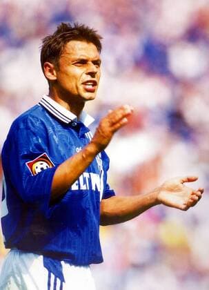 Olaf Thon (FC Schalke 04) motiviert seine Kollegen, klatscht in die Hände Fußball 1. BL Herren Saison 1997 1998 Einzelbild Ungeduld