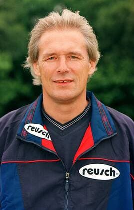 Coach Jürgen Gelsdorf (Uerdingen) im Porträt Fußball 2. BL Herren Saison 1998 1999: KFC Uerdingen, Präsentation, Kader, Vorstellung, Porträttermin Porträt Krefeld