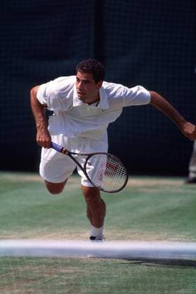 Der Amerikaner Pete Sampras folgt seinem Aufschlag ans Netz Tennis Herren All England Championships 1998, Grand Slam, ATP-Tour, Rasen, Rasenplatz, Rasentennis, Rasenturnier Einzelbild Wimbledon London Dynamik,